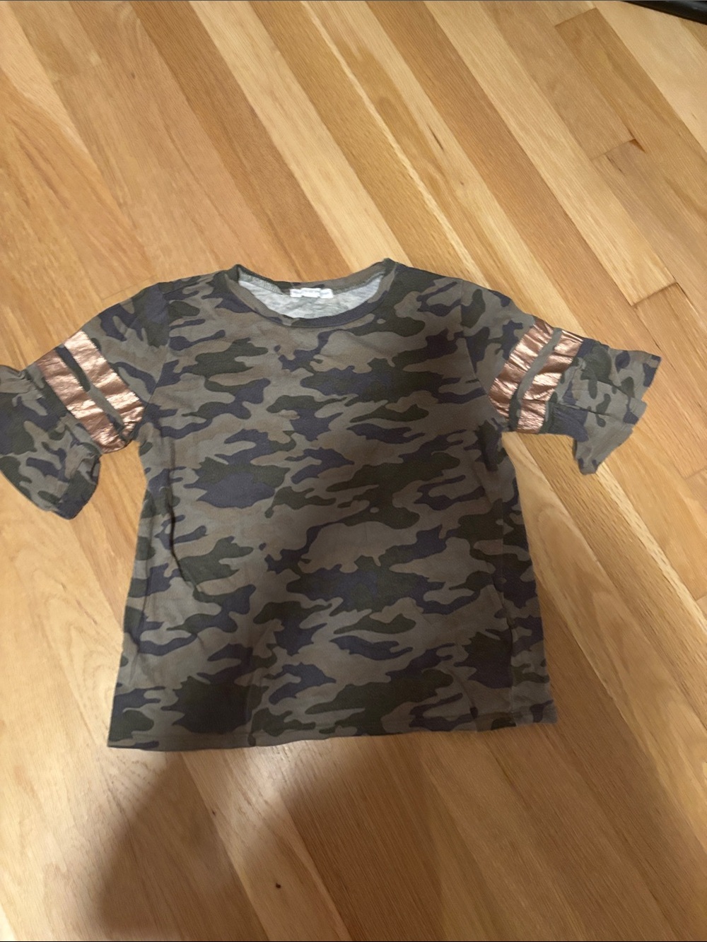 Girls' Camo Short Sleeve Tee with Metallic Rose Sleeve Stripes